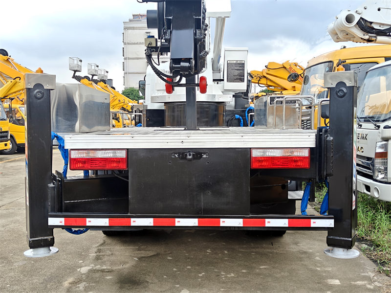 Howo 4x2 22m aerial platform truck