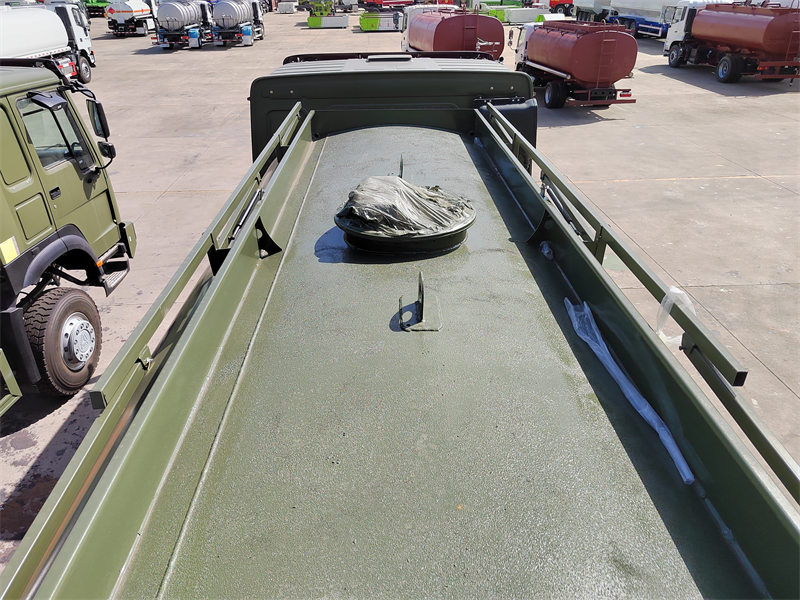 HOWO off road diesel oil transport truck