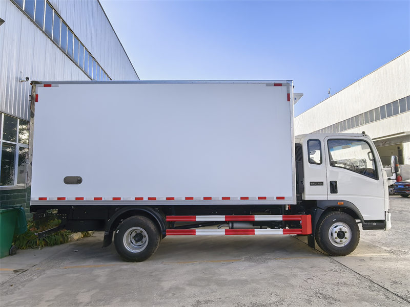 Howo freezer van truck