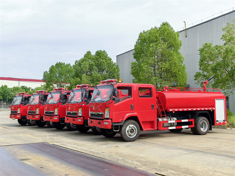 HOWO light fire water tank truck