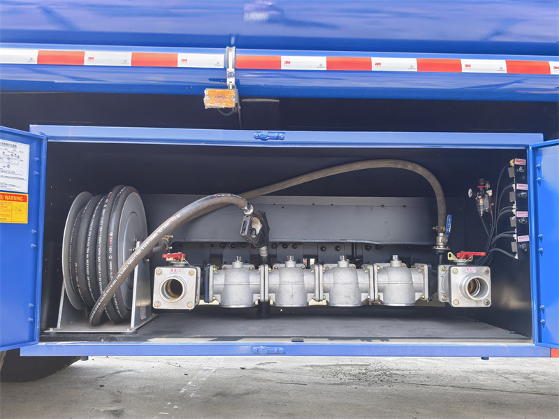 HOWO heavy 30000L fuel tank truck