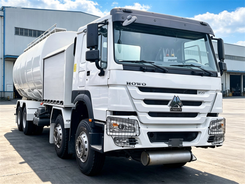 Sinotruk HOWO 8x4 aircraft refueling truck Sinotruk HOWO 8x4 aircraft refueling truck