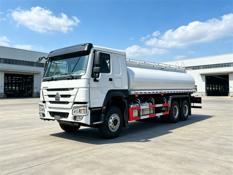 HOWO heavy 15000L fuel tank truck