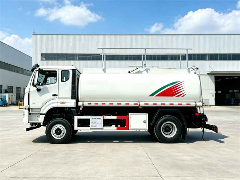 HOWO M7 12000L fuel tank truck