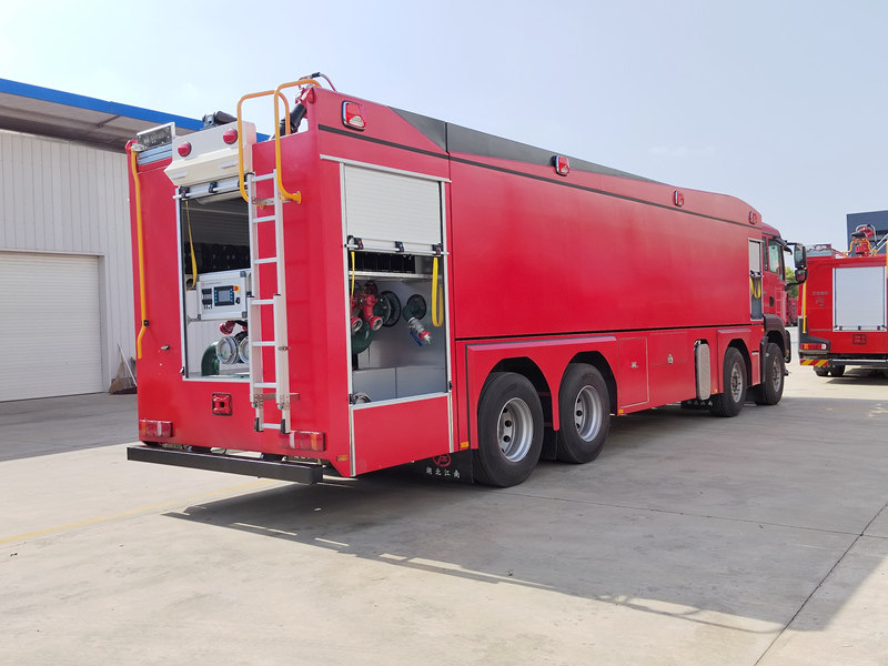 HOWO fire foam truck