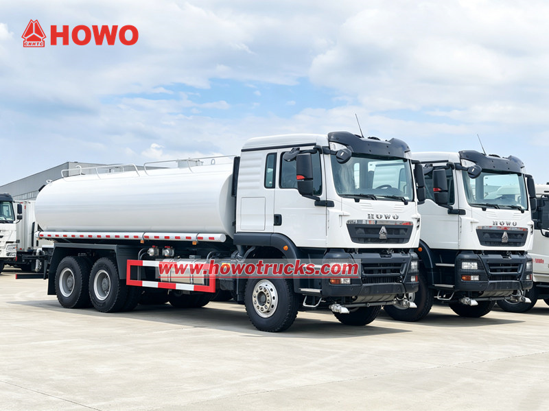 I camion cisterna per acqua pesante HOWO TX da 20000 litri vengono esportati a Gibuti.